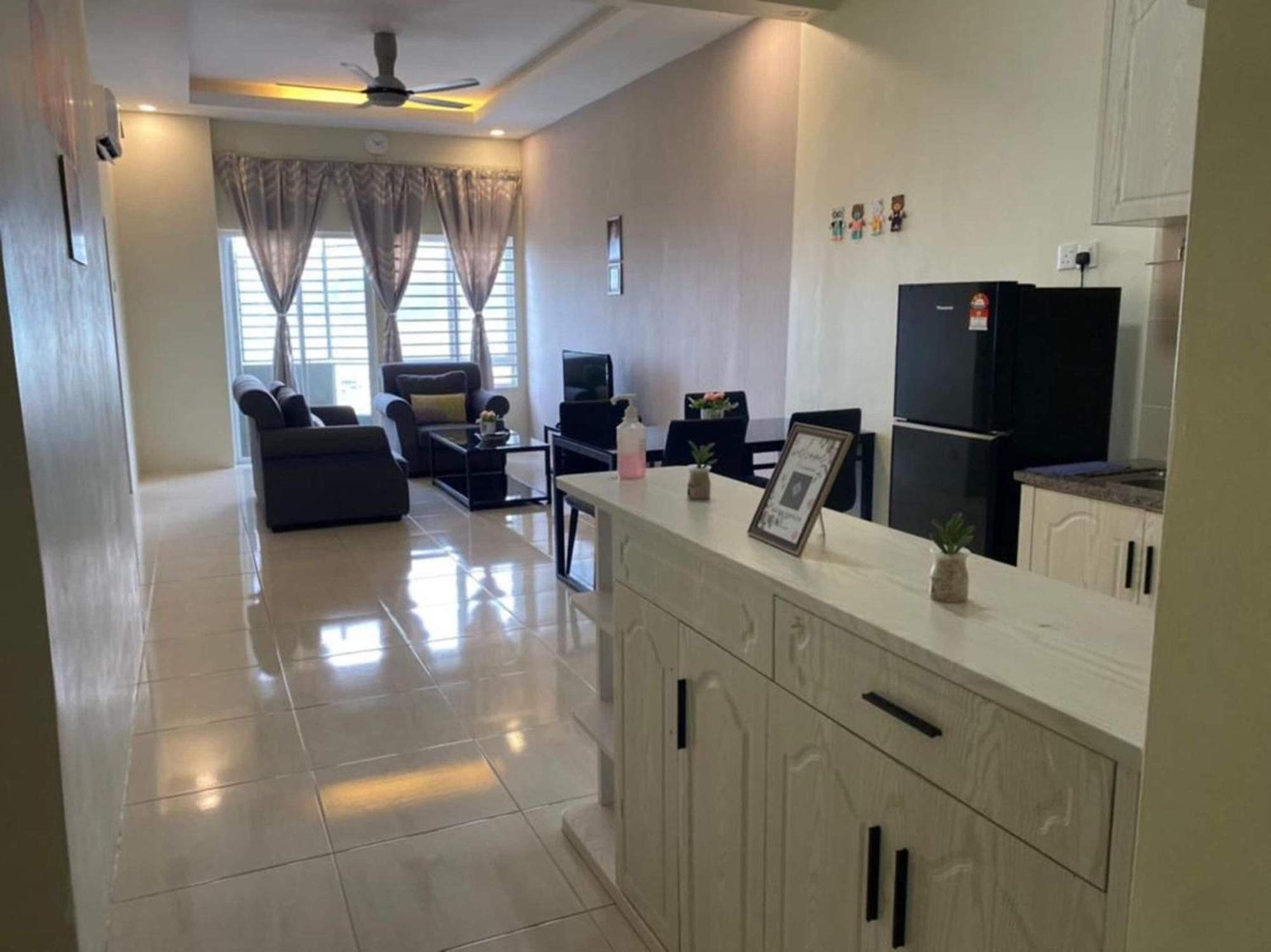 Oyo 91086 Bayu Service Apartment กัวห์ ภายนอก รูปภาพ