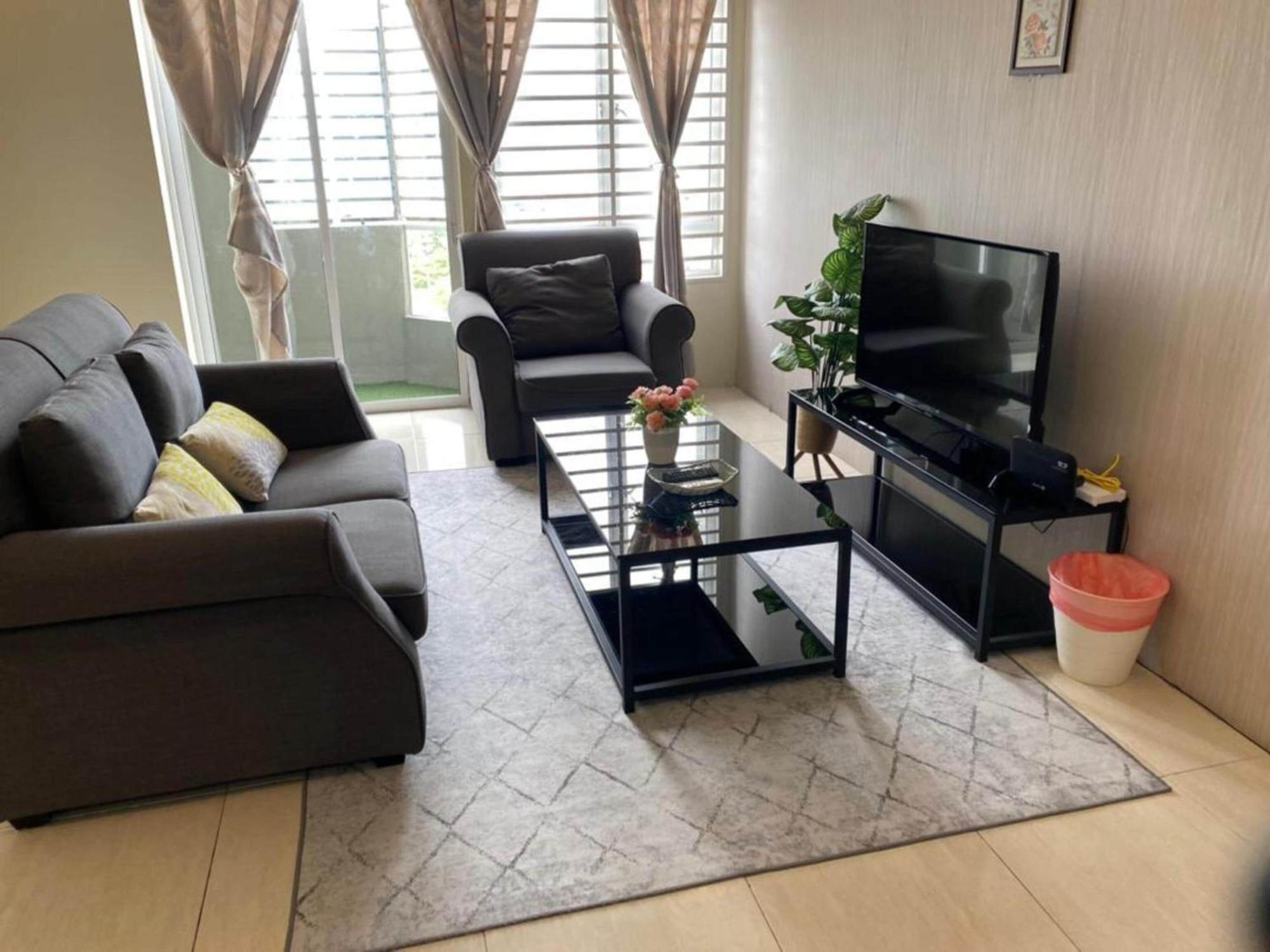 Oyo 91086 Bayu Service Apartment กัวห์ ภายนอก รูปภาพ