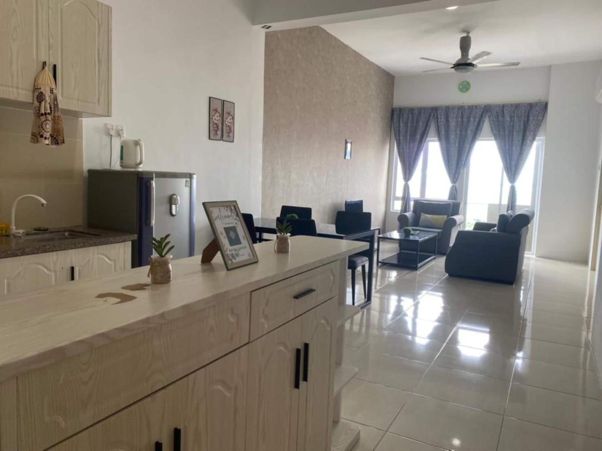 Oyo 91086 Bayu Service Apartment กัวห์ ภายนอก รูปภาพ